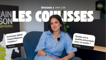 Découvrez Léa, chargée de communication chez Maisons Création, et son rôle pour valoriser nos projets, nos équipes et notre savoir-faire.
